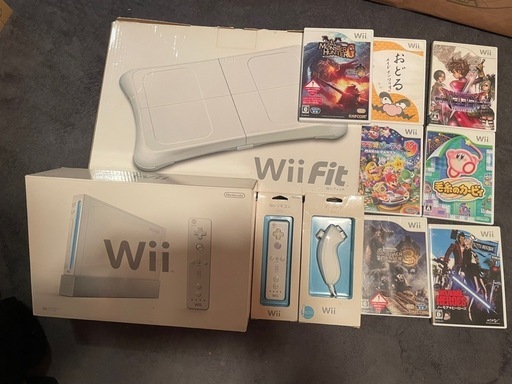 格安SALEスタート！ Wii本体とゲーム7本セット wii fit付き付属品付き箱付き (やどん その他