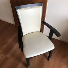 ニトリ　木製チェア　ひじ掛けつきダイニング椅子　値下げしました！