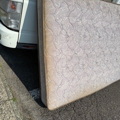 ダブル　マットレス　汚れあり　トヨタベッド？の画像
