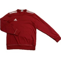 adidasの赤い長袖トレーニングウェア
