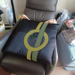 ¥300.再値下げ❗　残り８枚　(バラ売り可)
ほぼ新品、高級布団です 
の画像