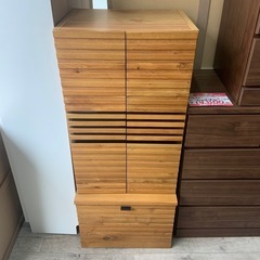 キャビネット　収納棚