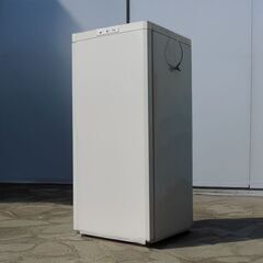冷凍庫：三菱製MF-U12T-W　＜清掃・動作確認済み＞