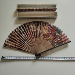 扇子　ガラス窓の箱の画像
