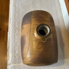 陶器 花瓶 中型 茶色と黄土色の画像