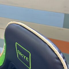 店頭引渡し 中古 SKYE ゲーミングチェア グリーン オットマン付き チエア 家具 Cの画像