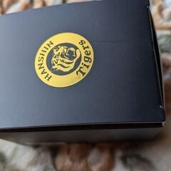 3000円　未使用　箱付き阪神タイガース ウォッチ　黒の腕時計の画像