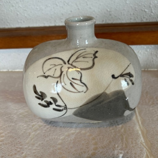 陶器製 花瓶 花の模様
