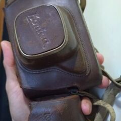konica III 用の革ケース　＋　konihood の革ケース