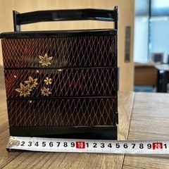 持ち手付き3段重箱 黒地 金色紅葉模様の画像