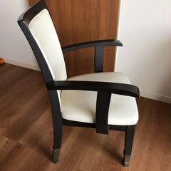 ひじかけつき木製チェア　Ver１　値下げしましたの画像