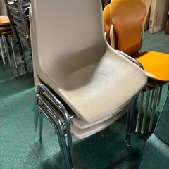 イス　グレージュ