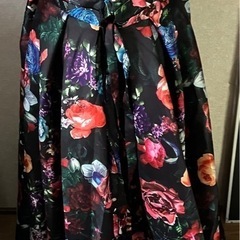 フラワープリントストラップレスドレスの画像