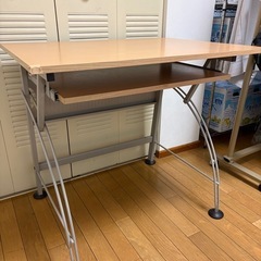引き出し付きデスク