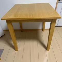 ダイニングテーブル
