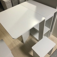 テーブル