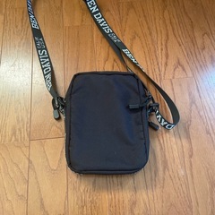 値下げ　ジョンデイビス　縦型ショルダーバッグ　ブラック の画像