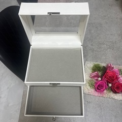 薔薇のプリザーブドの宝石箱の画像