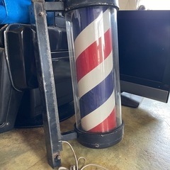 床屋　散髪　サインポール
の画像