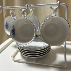 優雅なティーカップ＋土台　セットの画像