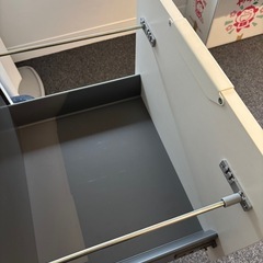 オフィス　引き出し、棚の画像