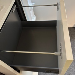 オフィス　引き出し、棚の画像