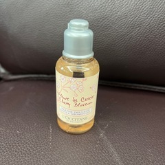 L'OCCITANE Fleurs de Cerisier バス...
