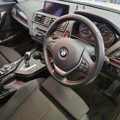 BMW 1シリーズ スポーツ アルピンホワイトの画像