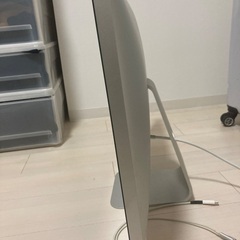 壊れているマックのモニターの画像