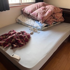 ダブルベッド　マットレス付き