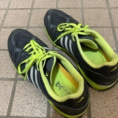 adidas ランニングシューズ　28cm