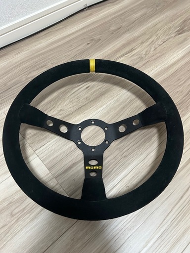 配送可 Momo ステアリング