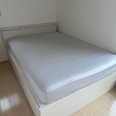 ダブルベッド
