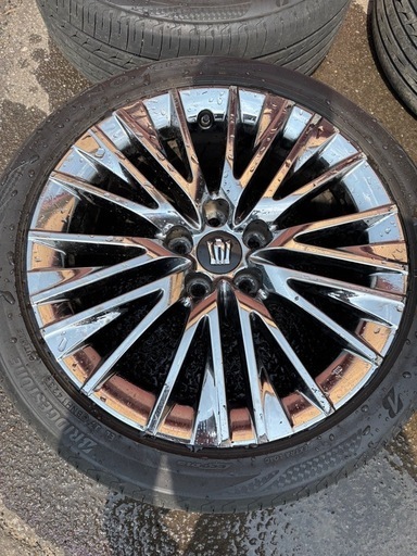 トヨタクラウン純正18インチアルミ