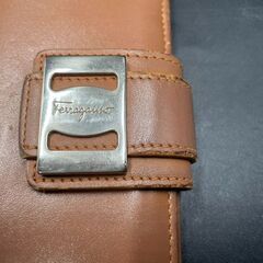 【決まりました】Salvatore Ferragamoサルヴァトーレフェラガモ　ヴァラ　レザー　折り財布　キャメルの画像