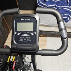 （日本企業）STEADY フィットネスバイク エアロバイク【バンド付き/静音/折りたたみ/】家庭用 スピンバイク ST143 ブラック
の画像
