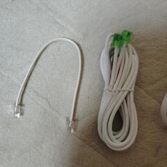 電話線とLAN線の画像