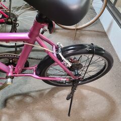 J9527　折りたたみ自転車　ピンク　20インチ　6段変速　★店頭にて試乗可★ 簡易クリーニング済　【リユースのサカイ柏店】　 中古自転車 　流山市  松戸市 我孫子市 鎌ヶ谷市 船橋市 守谷市 取手市　の画像