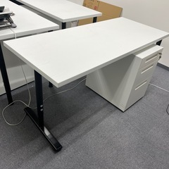デスク②（高さ調節可能）横幅140㎝