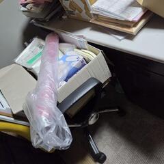 事務机、椅子セット(３セット)と書庫の画像
