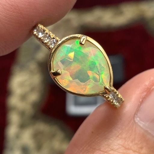 ヴェレッタオッターヴァ　コメットリング　オパール　K18 ダイヤリング