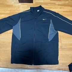 NIKEジャージの上