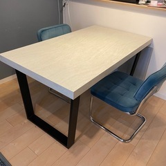 ダイニングテーブル
