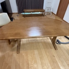 テーブルと椅子2とベンチ　セットでお願いします。