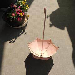 お花をいれるもの。