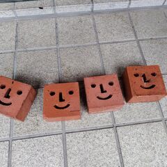レンガブロック　4個セット　笑顔　0cm×10cm×6cm　四角...