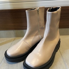 【新品】ベージュブーツ　 L L