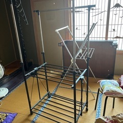 キャスター付きハンガーラック