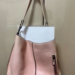ピンクのバッグの画像