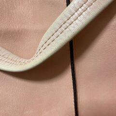 ピンクのバッグの画像